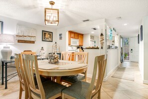 House, Multiple Beds, Patio, Pool View (3029 Club Villas) | 2 bedrooms, individually decorated, individually furnished, bed sheets - Wonderful Home Close to Everything W/shared Pool, Free Wifi, Central AC (Fernandina Beach)