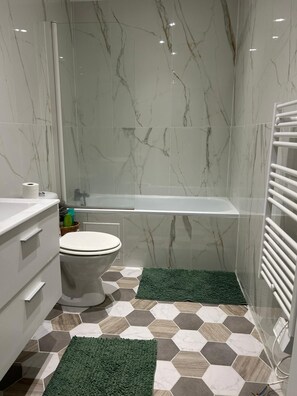 Towels, soap, toilet paper - Duplex, apartment (Étampes)