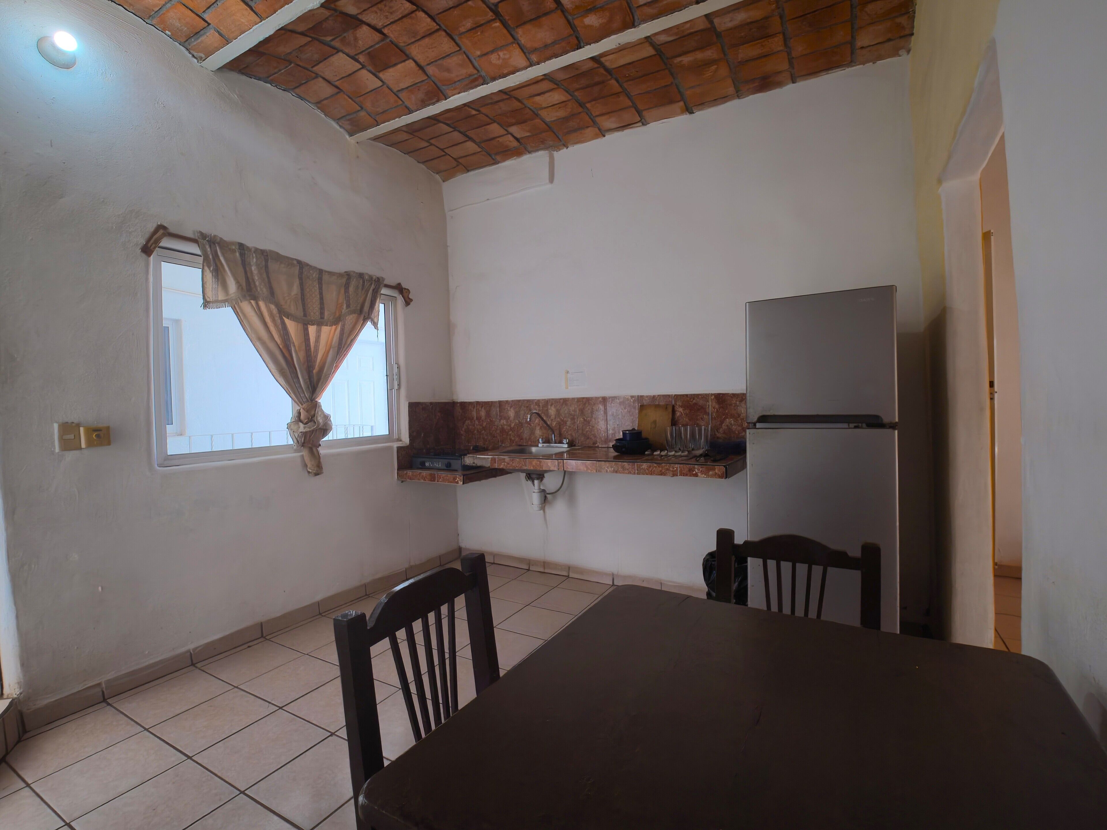 Bungalow estándar 4 camas | Private kitchen | Full-size fridge, cookware/dishes/utensils