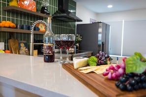 Kühlschrank, Ofen, Herdplatte, Geschirrspüler