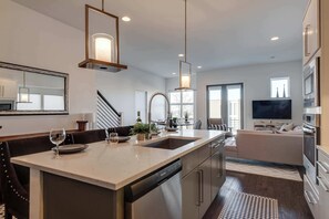 Interior - The Skyline Social - Retreat & Private Rooftop (Nashville)