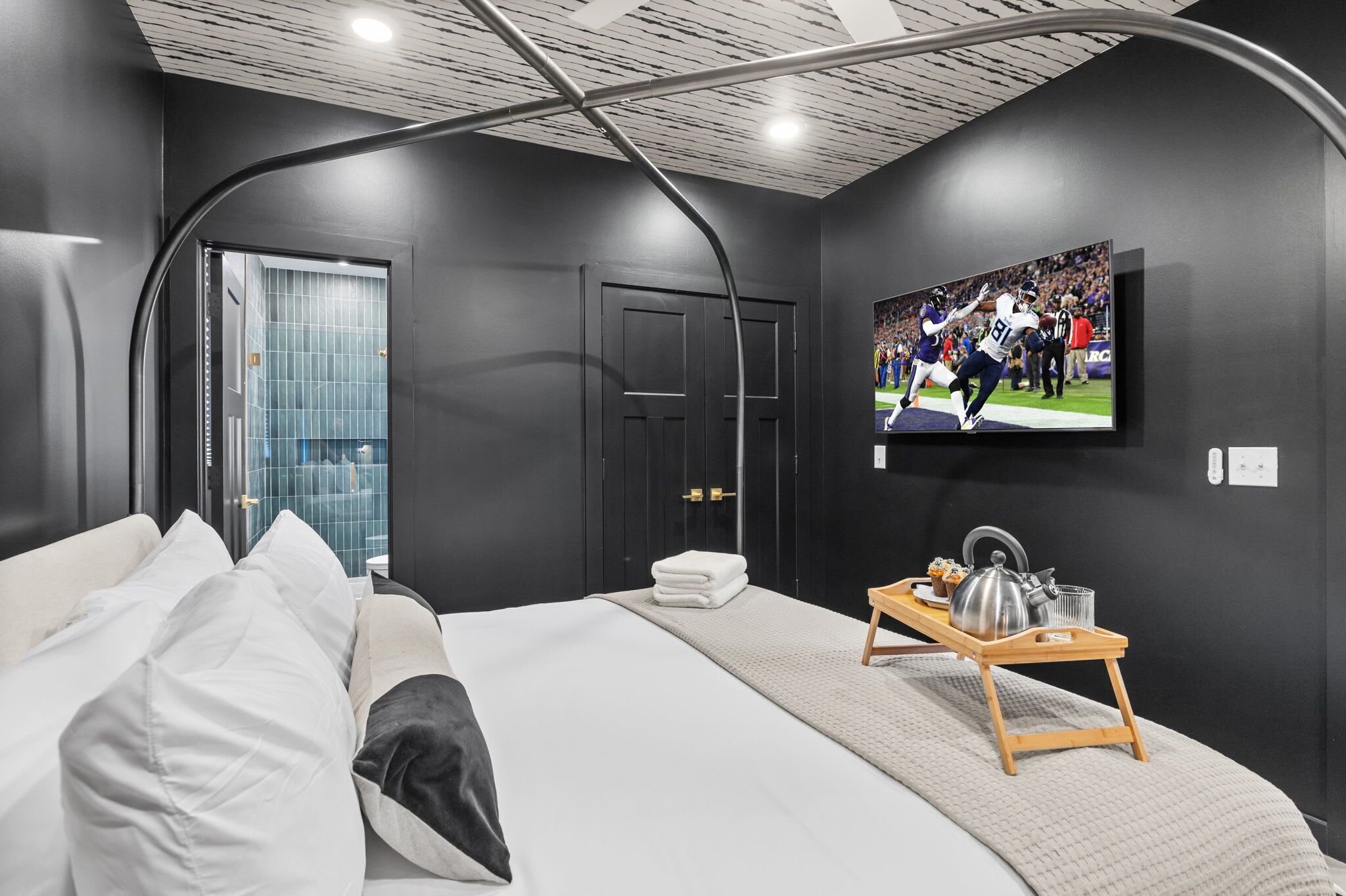 4 bedrooms, iron/ironing board, WiFi, bed sheets