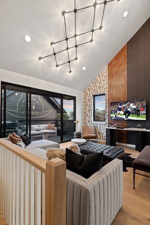 Interior - The Modern Cowboy - Rooftop on Music Row (Nashville)