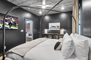 4 bedrooms, iron/ironing board, WiFi, bed sheets - The Modern Cowboy - Rooftop on Music Row (Nashville)