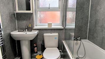 Suihku, pyyhkeet, saippua, vessapaperi