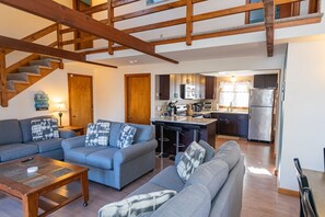 Interior - Wooded Vineyard Retreat Near Beaches & Town (Edgartown)