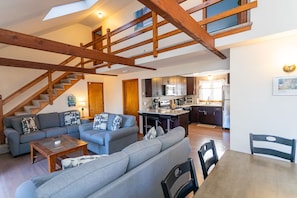 Interior - Wooded Vineyard Retreat Near Beaches & Town (Edgartown)