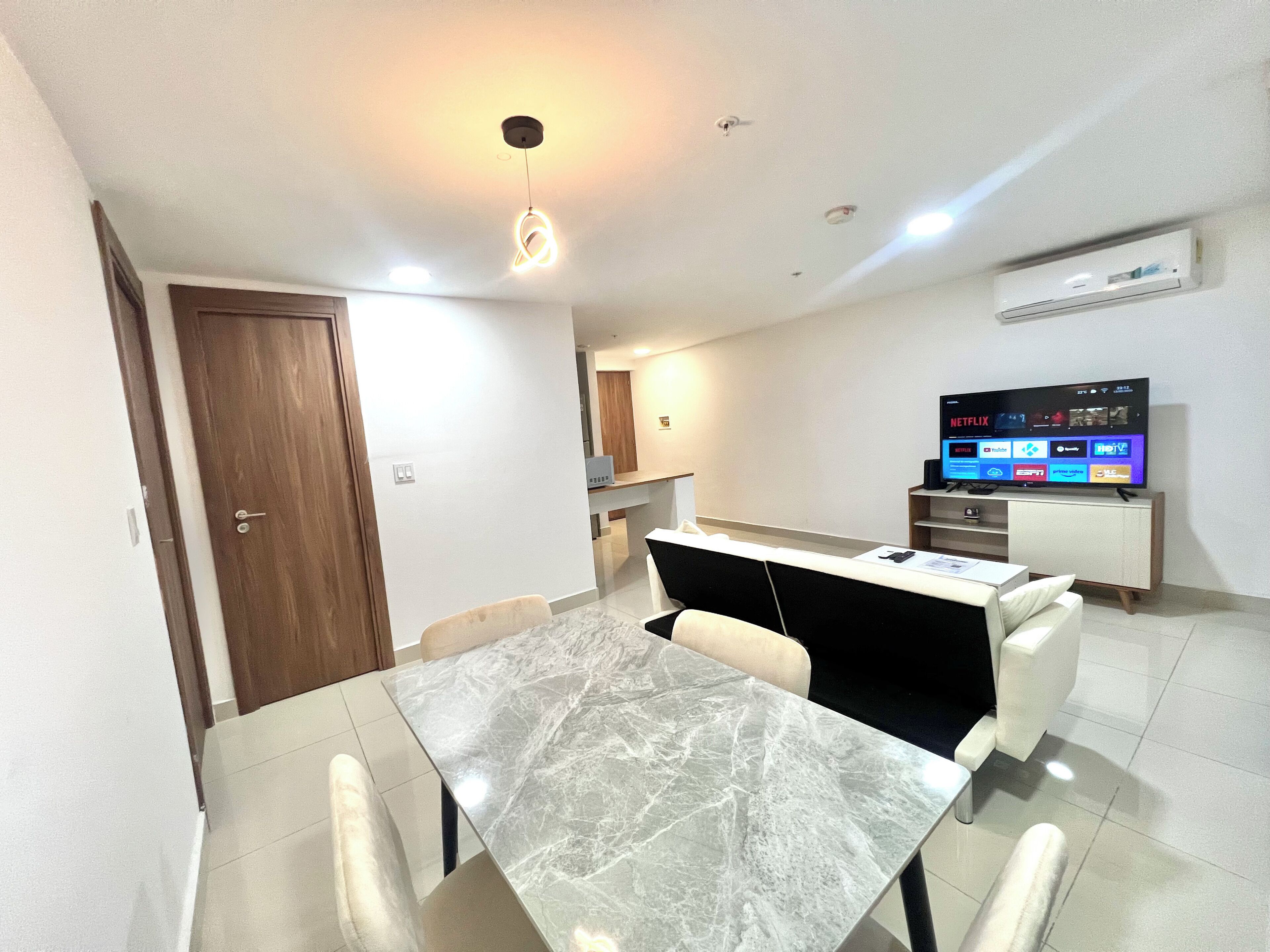 Deluxe Apartment, Non Smoking, City View | Living area