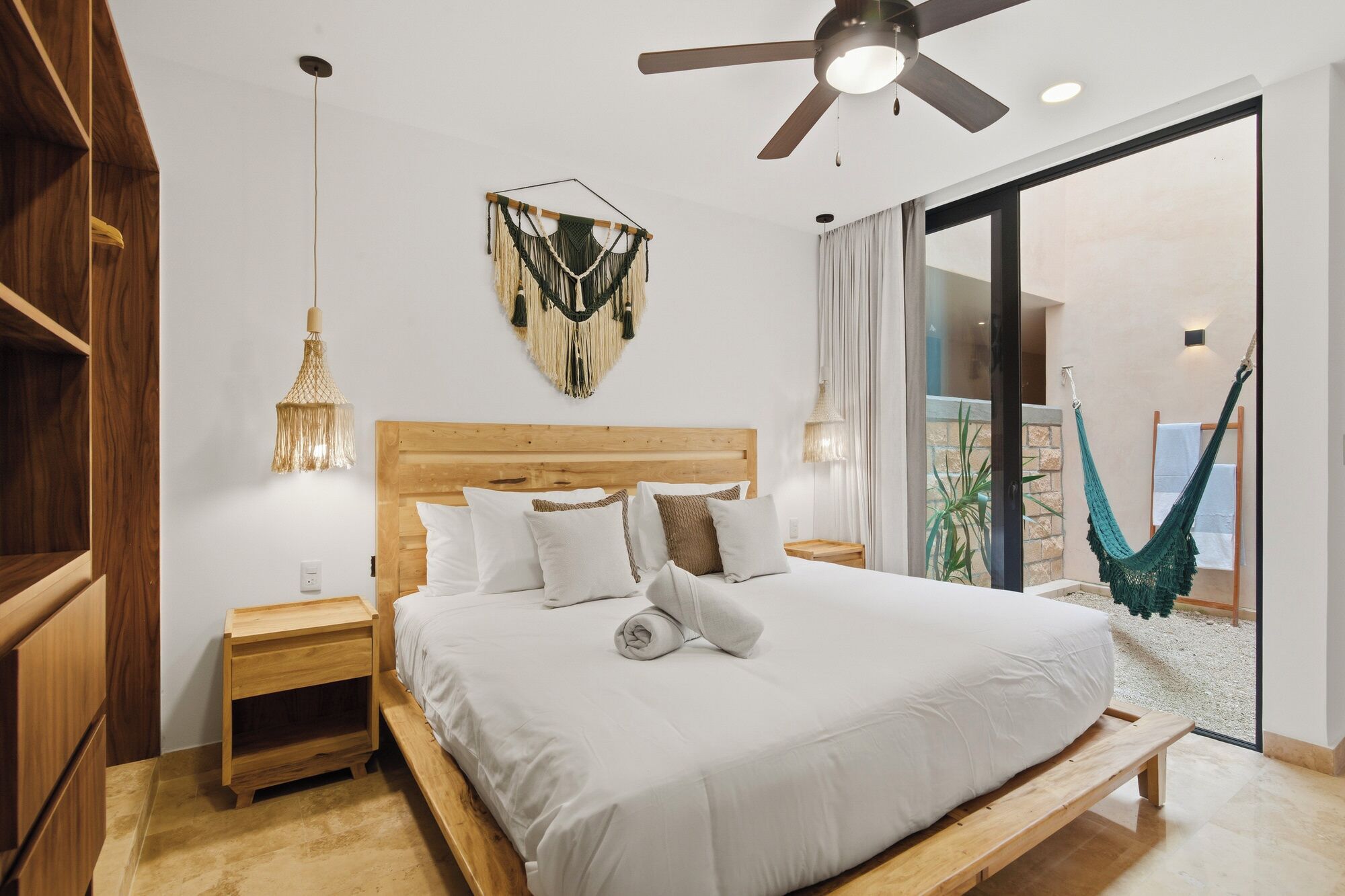 Appartamento Comfort, 2 camere da letto, patio | Una cassaforte in camera, ferro/asse da stiro, Wi-Fi gratuito