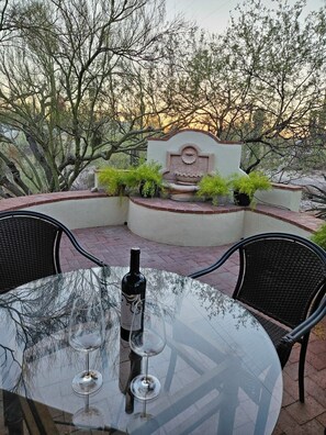 Outdoor dining - Quintessential Tucson - 2BR/2BA Entire House - Lower Foothills (Tucson)