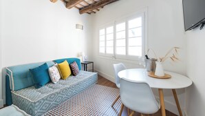 Living area - Centrally located apartment in Sitges. Steps from the beach and train. (Sitges)