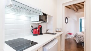 Private kitchen - Centrally located apartment in Sitges. Steps from the beach and train. (Sitges)