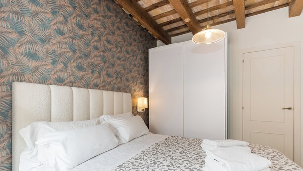 1 bedroom, iron/ironing board, WiFi, bed sheets - Centrally located apartment in Sitges. Steps from the beach and train. (Sitges)