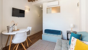 Living area - Centrally located apartment in Sitges. Steps from the beach and train. (Sitges)