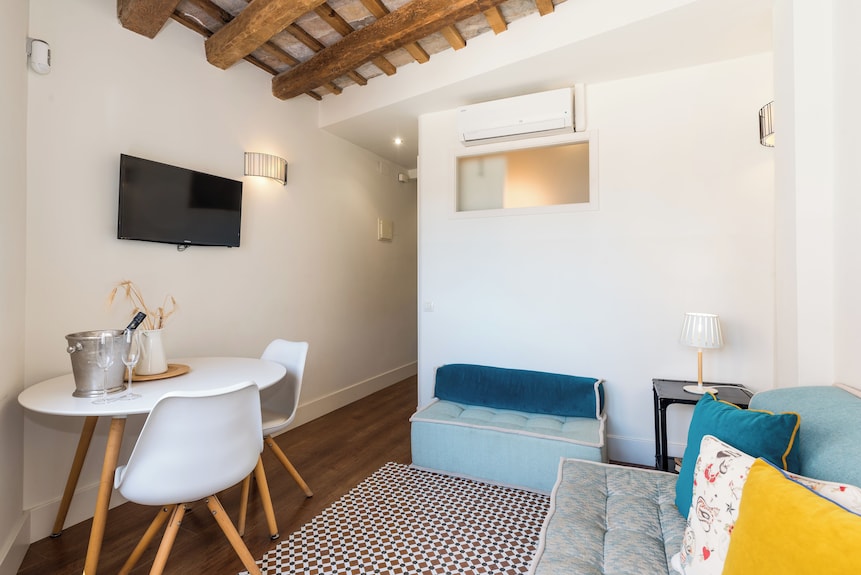 Centrally Located Apartment In Sitges. Steps From The Beach And Train. - Sitges