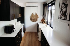 Fridge, microwave, stovetop, dishwasher - Time to Escape to Nelson Bay Ebony & Ivory Villa (Nelson Bay)