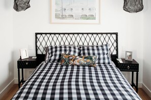2 bedrooms, iron/ironing board, Internet, bed sheets - Time to Escape to Nelson Bay Ebony & Ivory Villa (Nelson Bay)