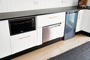 Coffee/tea maker, fridge, microwave, stovetop - Studio 34 - Nelson Bay (Nelson Bay)