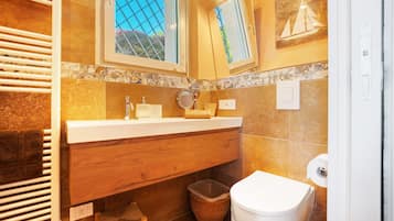 Doccia, asciugacapelli, asciugamani