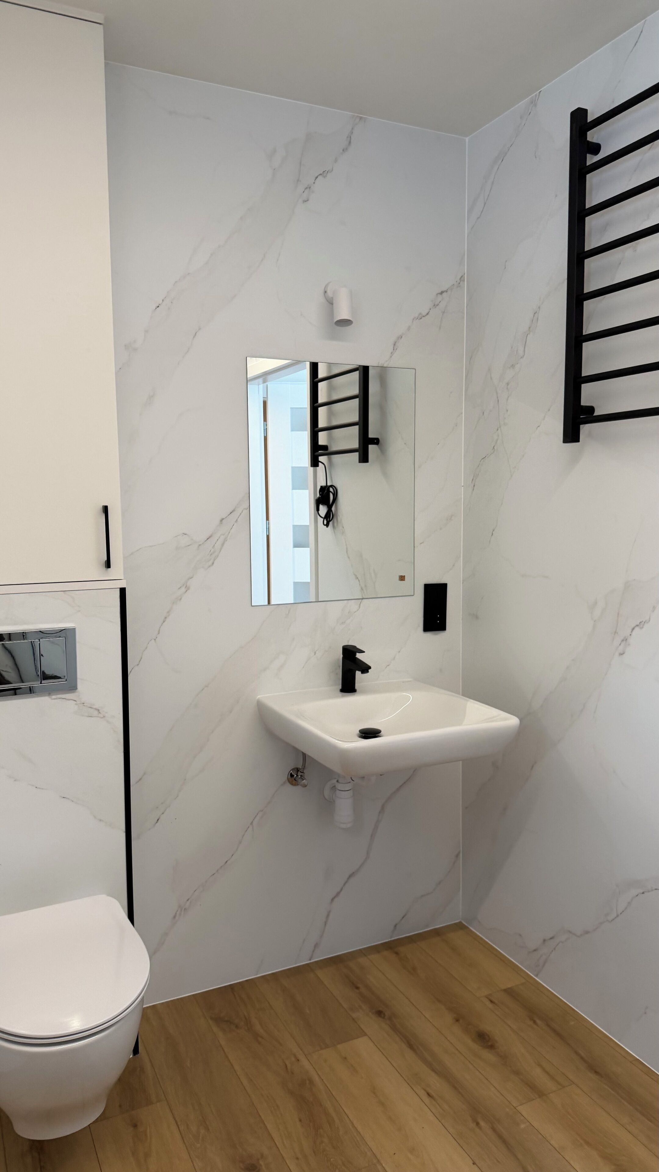 Douche, serviettes fournies, savon, papier toilette