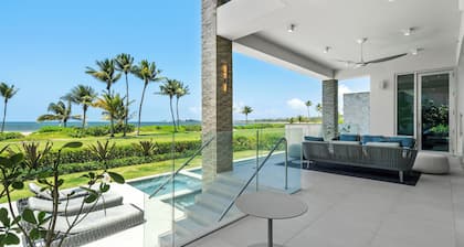 Exclusive 4 Bedroom Four Seasons Resort, Private Pool & Hot Tub, Steps to Beach