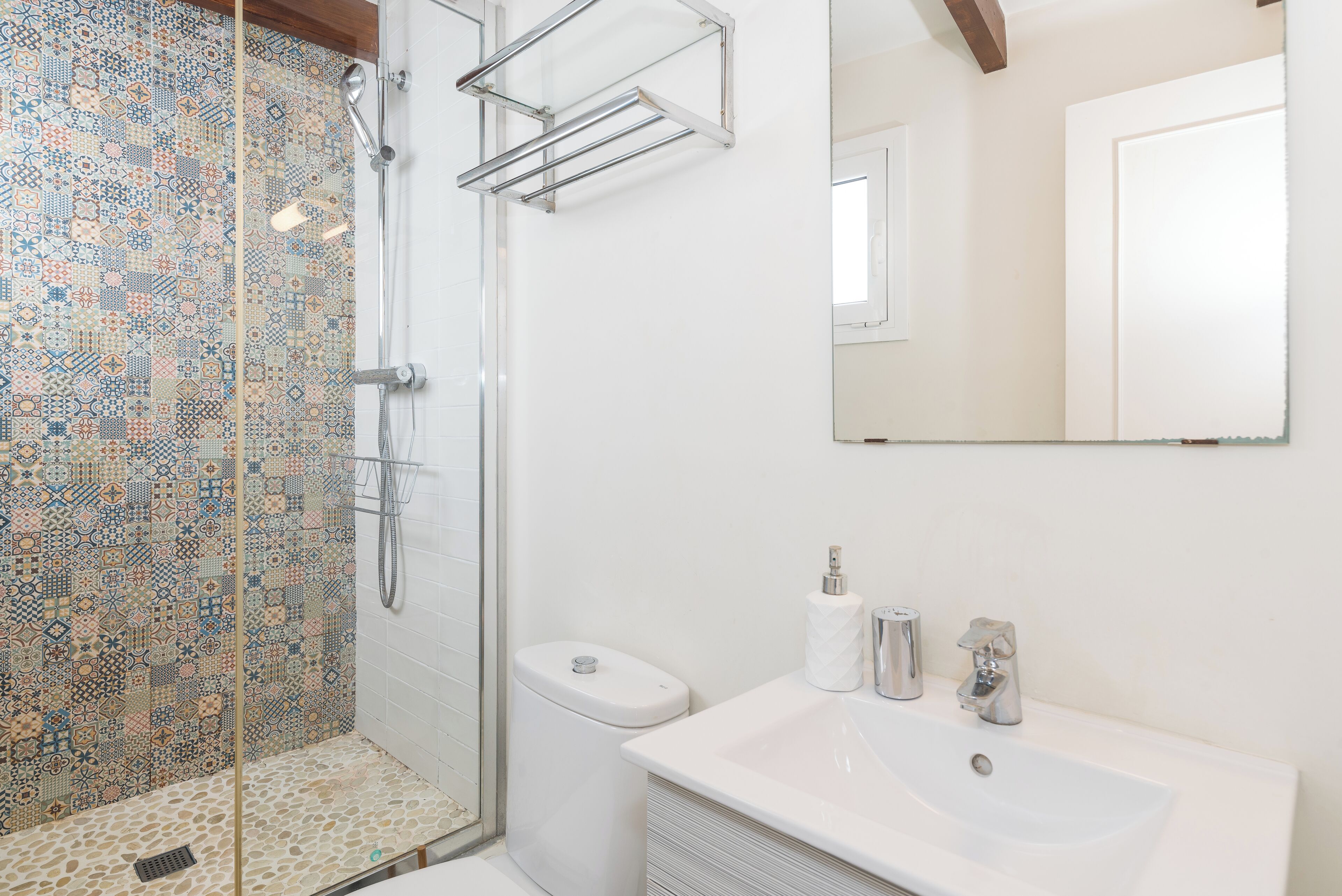 Doccia, asciugacapelli, asciugamani, sapone