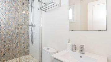 Doccia, asciugacapelli, asciugamani, sapone