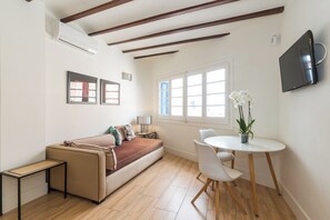 Living area - Small duplex with terrace in the heart of Sitges (Sitges)