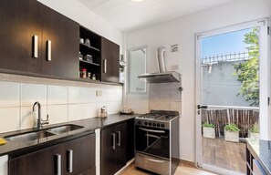 Fridge, microwave, oven, stovetop - Beautiful oasis in the heart of Buenos Aires (Villa Crespo)
