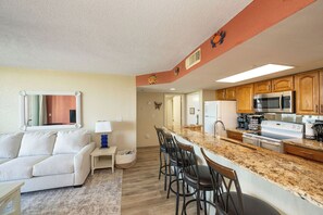 TV - SEASIDE ESCAPE- 2 Bed/2 Bath Condo With Shared Pool & Parking (Key West)