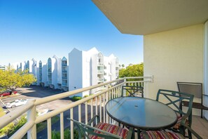 Outdoor dining - SEASIDE ESCAPE- 2 Bed/2 Bath Condo With Shared Pool & Parking (Key West)