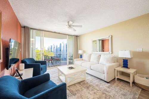 SEASIDE ESCAPE- 2 Bed/2 Bath Condo With Shared Pool & Parking