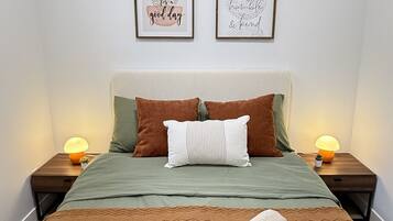 2 habitaciones, tabla de planchar con plancha, wifi y ropa de cama