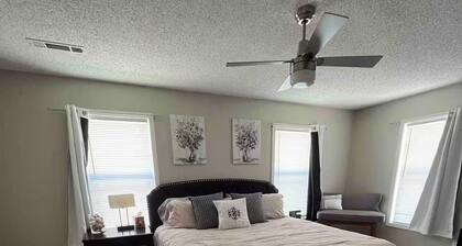 A Cozy Getaway in Downtown Rogers