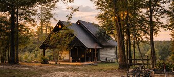 Nature walks • Ponds • Firepit • Garden -6 miles off the Natchez Trace