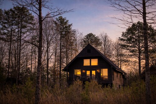 Rockhill Collective • 48 Acres • Ponds • Firepit • 6 miles off the Natchez Trace