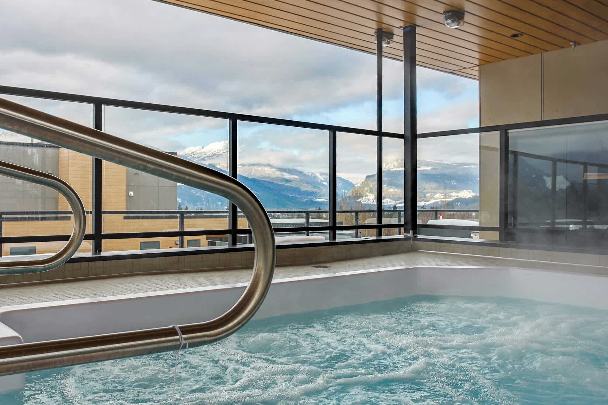 Indoor spa tub