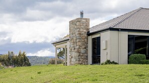 Exterior - Snowy Mountains Retreat - 10 Mowamba Way (Moonbah)