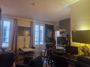 Living area - Charming studio 26m2 (Paris)