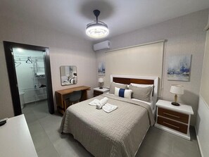 Desk, laptop workspace, blackout drapes, soundproofing - Habitación privada (La trinitaria)