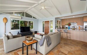 Smart TV - Breathtaking Oceanfront Home Bungalow with Stunning Full 280 Degree Ocean Views (Lahaina)