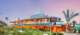 Baycrest Bungalow | Walk to Beaches & Shops on Venice Island