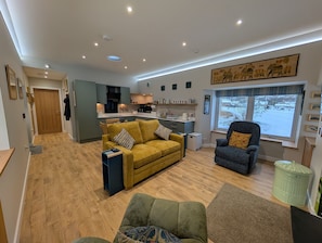 Smart TV, books - Warm and accessible coastal cottage with sustainable design — coming soon (Lossiemouth)