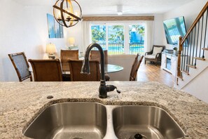 Interior - Spacious 2 Story 3BR/3BA Beach Condo Sleeps 8 (Panama City Beach)