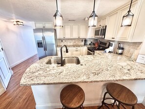 Fridge, microwave, oven, stovetop - Spacious 2 Story 3BR/3BA Beach Condo Sleeps 8 (Panama City Beach)