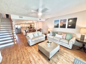 TV, ping pong - Spacious 2 Story 3BR/3BA Beach Condo Sleeps 8 (Panama City Beach)