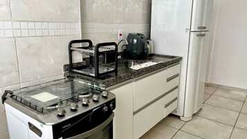 Apartamento família, varanda coberta, vista para a cidade | Cozinha privada