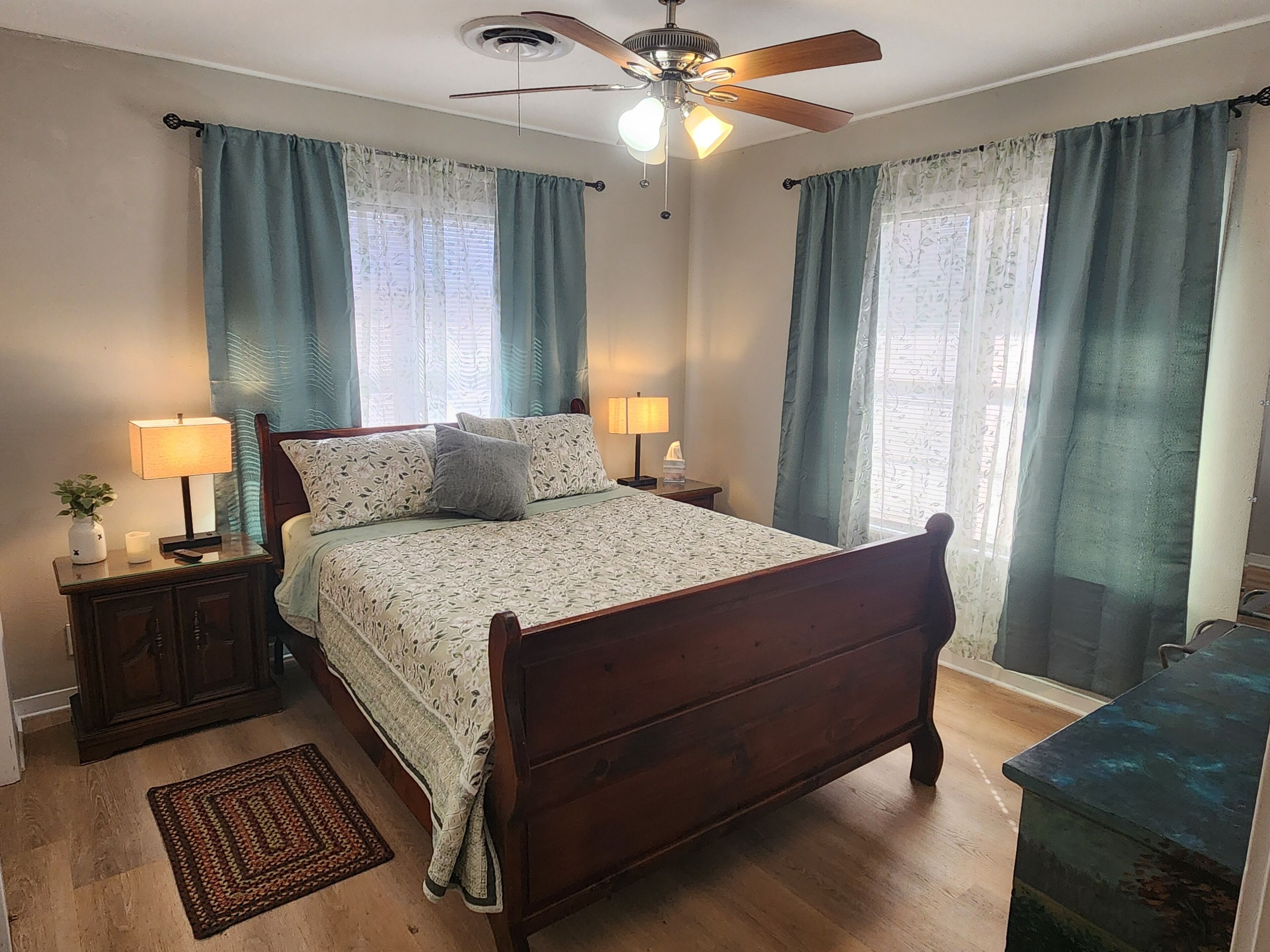 2 chambres, fer et planche à repasser, accès au Wi-Fi (inclus)