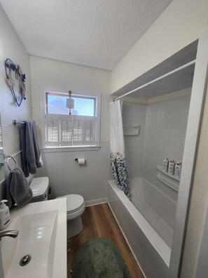 Hair dryer, towels, soap, shampoo - The Brenham Abode is pet friendly and conveniently located close to downtown. (Brenham)