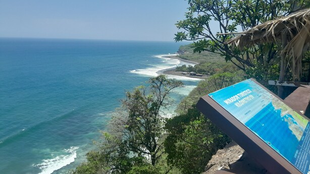 A coastal view with a sign indicating 'WRAPADOR TOURIST KILOMETER 9'. - Beach apartment kilometer 59 (Rural area-Surf city). (La Libertad Department)
